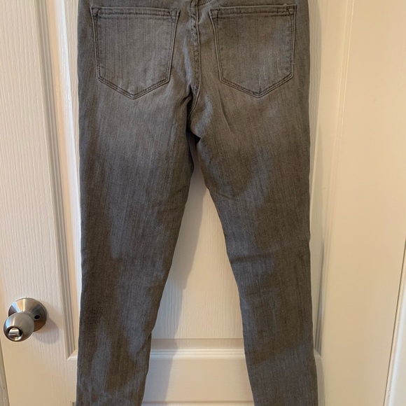 Grey distressed Old Navy Rockstar Jeans - Picture 7 of 10